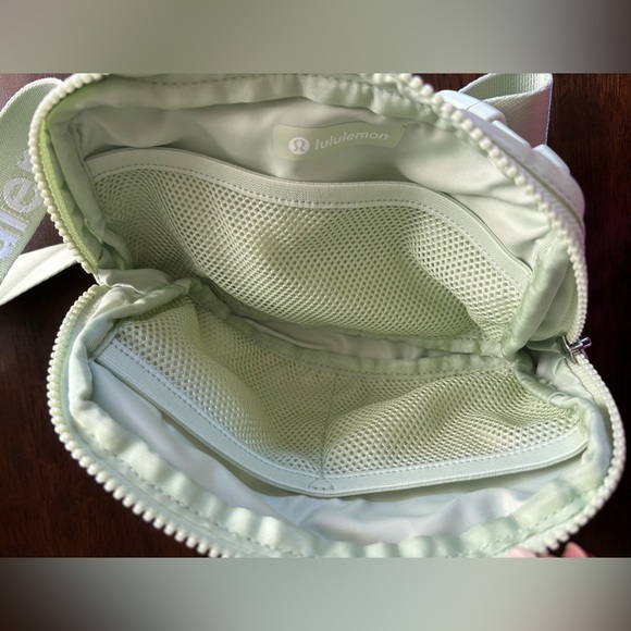 Lululemon Everywhere Belt Bag - Picture 8 of 8
